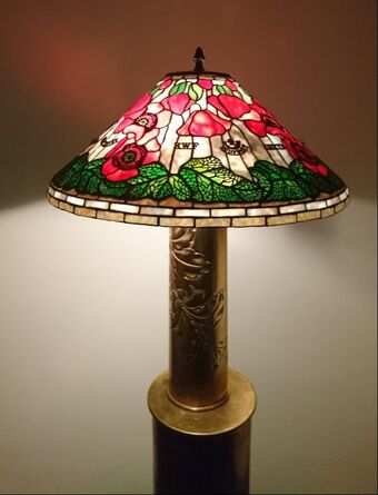 Tiffany poppy lamp
